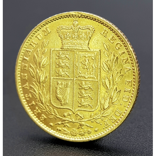 An 1852 QUEEN VICTORIA YOUNG HEAD SHIELD BACK FULL SOVEREIGN COIN. REF: 9883