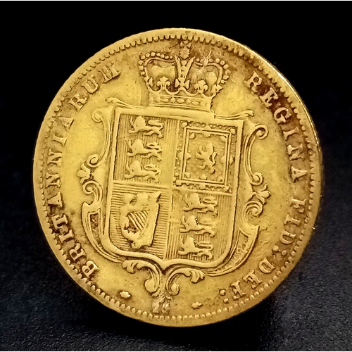 1354 - An 1877 QUEEN VICTORIA YOUNG HEAD SHIELD BACK HALF SOVEREIGN COIN. REF: 9724 - 2