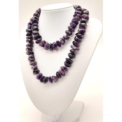 978 - A stunning matinee length Amethyst chunky stone set necklace. Total length 70cm. Please see photos f... 