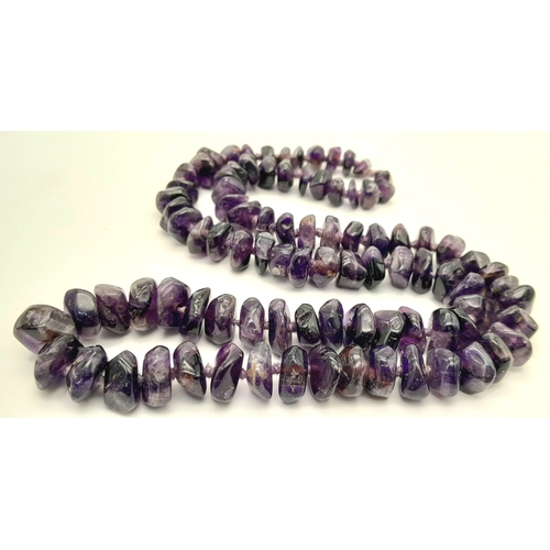 978 - A stunning matinee length Amethyst chunky stone set necklace. Total length 70cm. Please see photos f... 