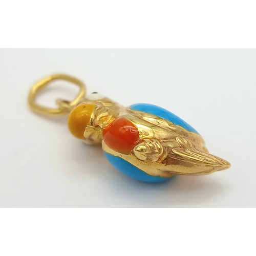 1477 - 9K YELLOW GOLD ENAMELLED PARROT CHARM / PENDANT 0.8G. REF: TAN 6008