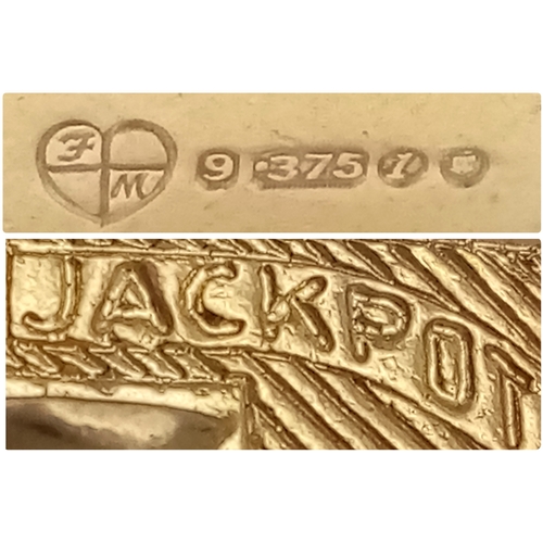 1385 - A 9K YELLOW GOLD FRUIT MACHINE PENDANT. 9.1G. THE ARM MOVES. ABSOLUTELY BRILLIANT RARE PENDANT. PERF... 