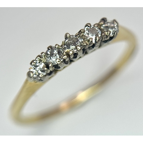 1406 - AN 18K YELLOW GOLD VINTAGE OLD CUT DIAMOND 5 STONE RING. 0.25CTW. 1.6G SIZE M. SC6071.