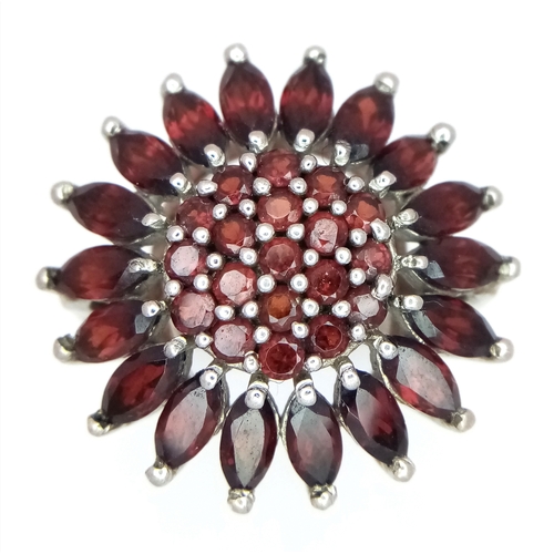1707 - A STERLING SILVER GARNET SET CLUSTER RING. 5.1G. SIZE N. SC6108.