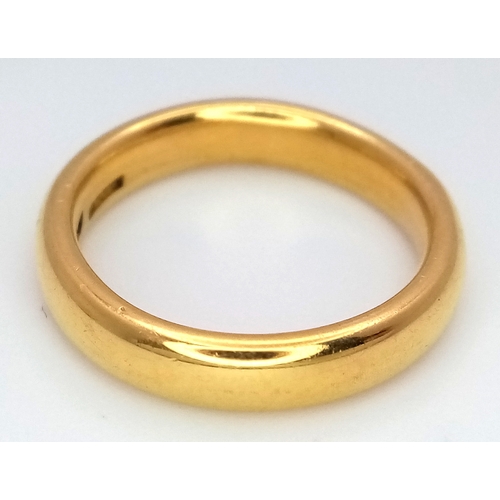 1530 - A 22K Yellow Gold Band Ring. 5mm width. Size M. 7.5g. Full UK hallmarks.