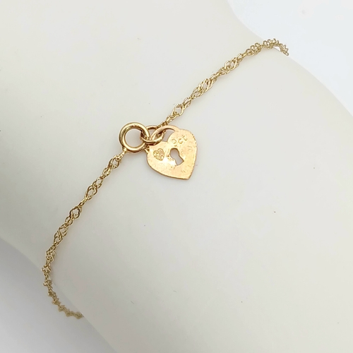 21 - 9 CARAT GOLD FINE CHAIN BRACELET with CHARM. 0.5 Grams . 17 cm.