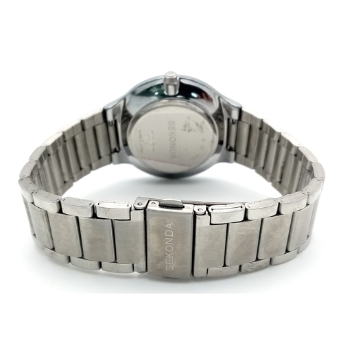 589 - A Stylish Sekonda Brushed Stainless Steel Gents Watch. Case - 40mm. Silver tone dial with date windo... 