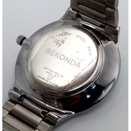589 - A Stylish Sekonda Brushed Stainless Steel Gents Watch. Case - 40mm. Silver tone dial with date windo... 