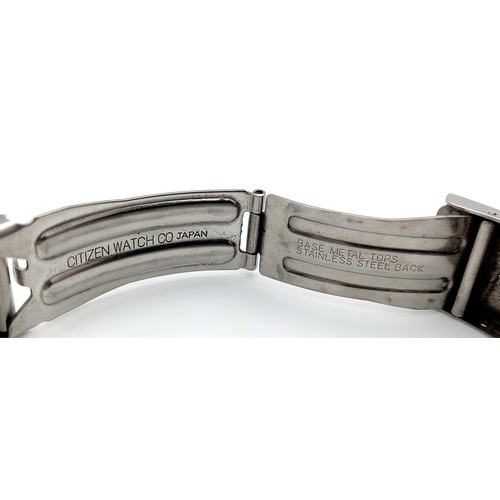 695 - A Citizen Automatic Chronograph Autograph Gents Watch. Model 67-9119. Stainless steel bracelet and c... 