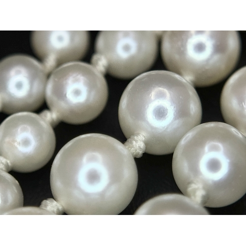 1213 - A Vintage Cultured Pearl Necklace. Sterling silver clasp. 54cm length. STK025060