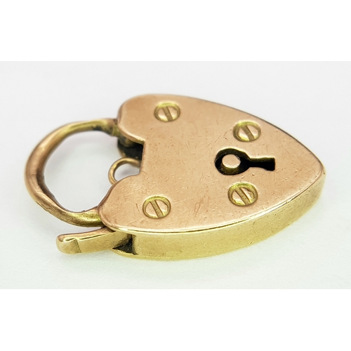 1848 - A 9K Yellow Gold Heart Clasp. 2.7g. Ref: 7.6
