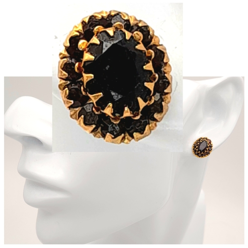 1214 - A Pair of 18K Gold (tests as) Garnet Cluster Stud Earrings. 1.95g.