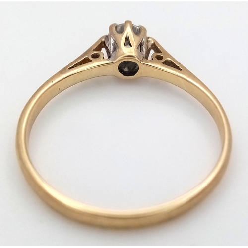 580 - A 9K Yellow Gold White Stone Solitaire Ring. Size K. 1.1g.