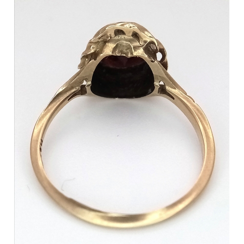 906 - A 9K Yellow Gold Red Stone Ring. Size L. 1.8g.