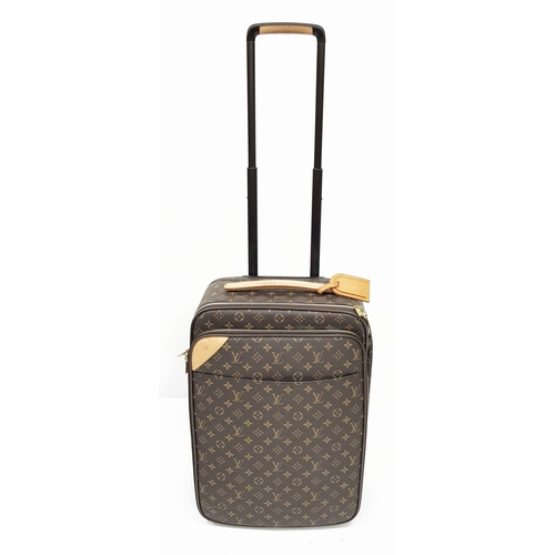 790 - A Louis Vuitton Monogram Canvas Rolling Travel Bag. Large exterior pocket and zipped compartment. Sp... 