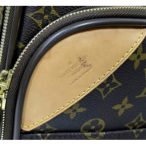 790 - A Louis Vuitton Monogram Canvas Rolling Travel Bag. Large exterior pocket and zipped compartment. Sp... 