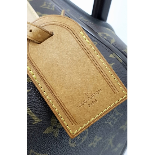 790 - A Louis Vuitton Monogram Canvas Rolling Travel Bag. Large exterior pocket and zipped compartment. Sp... 