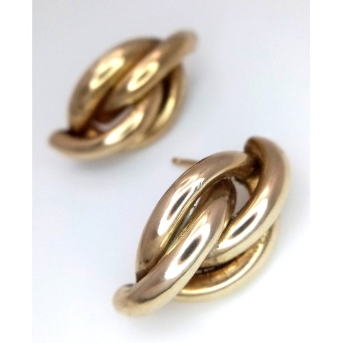 1108 - A Pair of 9K Yellow Gold Earrings in Tubular Cluster Form. No backs. 2.4g.