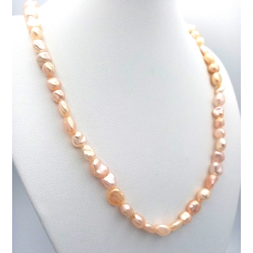 1872 - A vintage baroque pearl necklace featuring organically shaped pearls with attractive lustre in pale ... 
