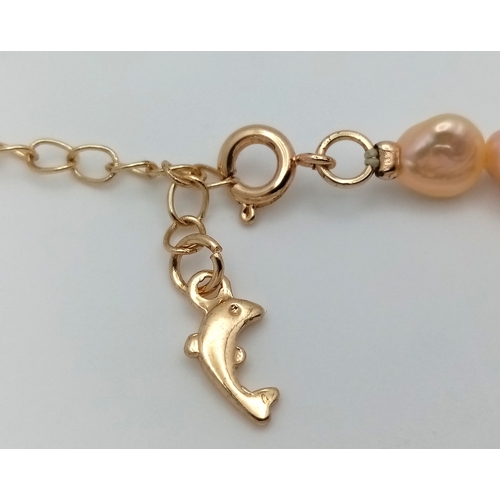 1872 - A vintage baroque pearl necklace featuring organically shaped pearls with attractive lustre in pale ... 