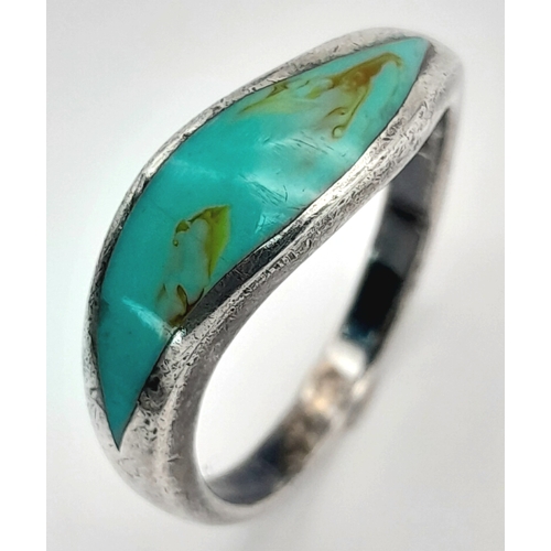 1524 - A vintage 925 silver enamelled ring. Total weight 3.2G, size P.