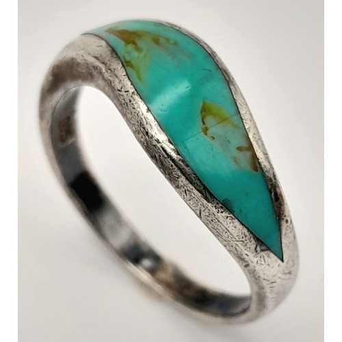 1524 - A vintage 925 silver enamelled ring. Total weight 3.2G, size P.