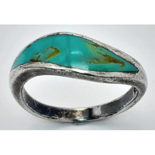 1524 - A vintage 925 silver enamelled ring. Total weight 3.2G, size P.