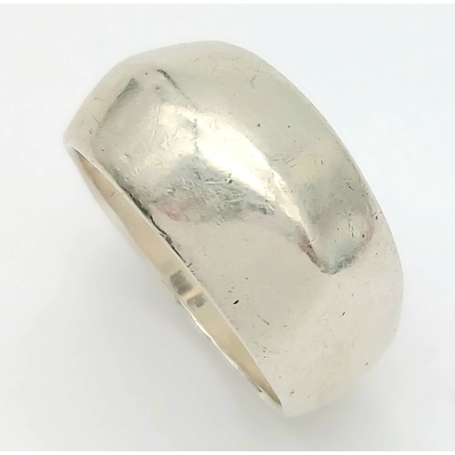 1440 - A vintage sterling silver band gent ring. Total weight 11.6G, size X/Y.
