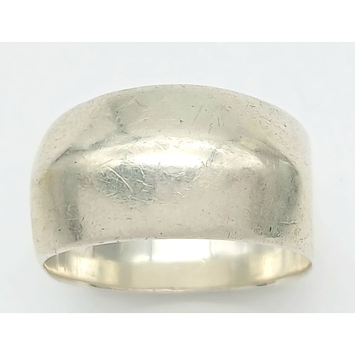 1440 - A vintage sterling silver band gent ring. Total weight 11.6G, size X/Y.
