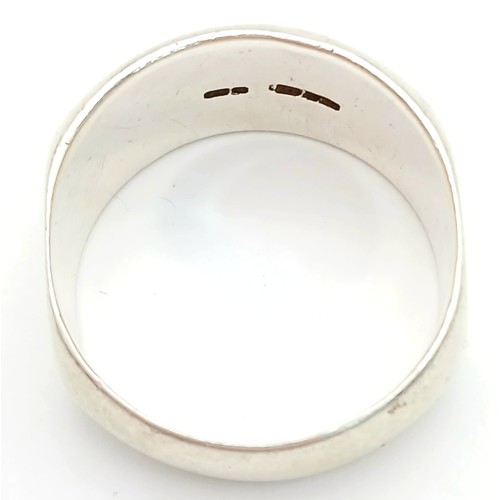 1440 - A vintage sterling silver band gent ring. Total weight 11.6G, size X/Y.