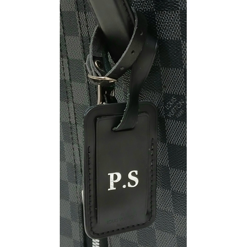 1226 - A Louis Vuitton Horizon 55 Suitcase. Damier graphite canvas. Silver tone hardware. Black calfskin le... 