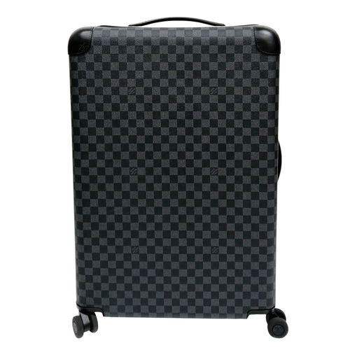 1226 - A Louis Vuitton Horizon 55 Suitcase. Damier graphite canvas. Silver tone hardware. Black calfskin le... 