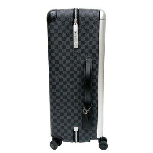 1226 - A Louis Vuitton Horizon 55 Suitcase. Damier graphite canvas. Silver tone hardware. Black calfskin le... 