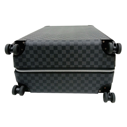 1226 - A Louis Vuitton Horizon 55 Suitcase. Damier graphite canvas. Silver tone hardware. Black calfskin le... 