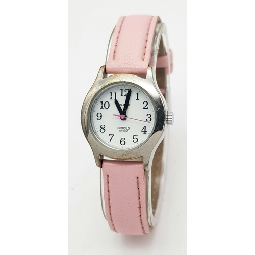 1087 - A TIMEX, WHITE DIAL, PINK STRAP WATCH. IN FULL WORKING ORDER. NEW BATTERY FITTED RECENTLY. S/A 1503 ... 