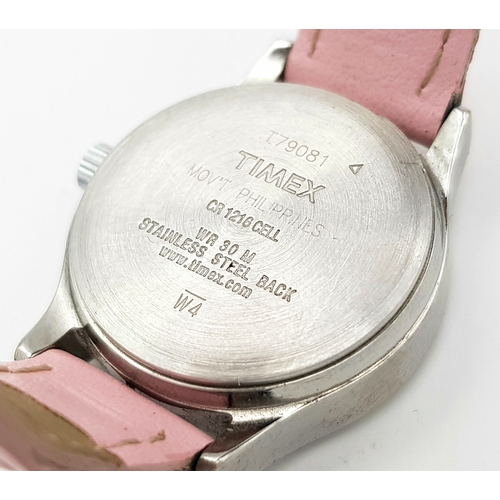 1087 - A TIMEX, WHITE DIAL, PINK STRAP WATCH. IN FULL WORKING ORDER. NEW BATTERY FITTED RECENTLY. S/A 1503 ... 