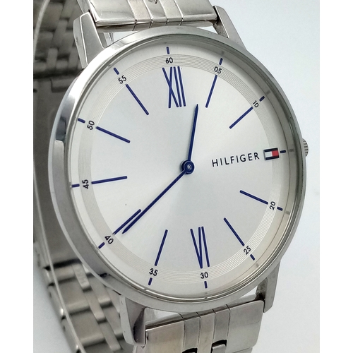 1101 - A TOMMY HILFIGER, STEEL BRACELET WATCH. IN FULL WORKING ORDER. NEW BATTERY FITTED RECENTLY. S/A 1456... 