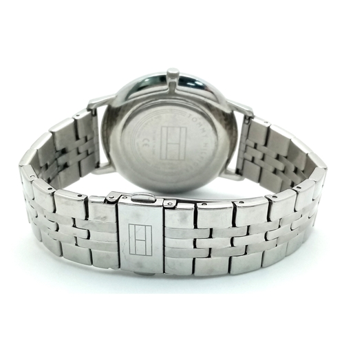 1101 - A TOMMY HILFIGER, STEEL BRACELET WATCH. IN FULL WORKING ORDER. NEW BATTERY FITTED RECENTLY. S/A 1456... 