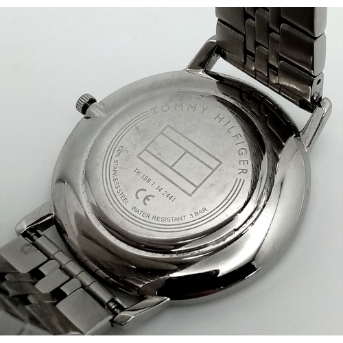 1101 - A TOMMY HILFIGER, STEEL BRACELET WATCH. IN FULL WORKING ORDER. NEW BATTERY FITTED RECENTLY. S/A 1456... 