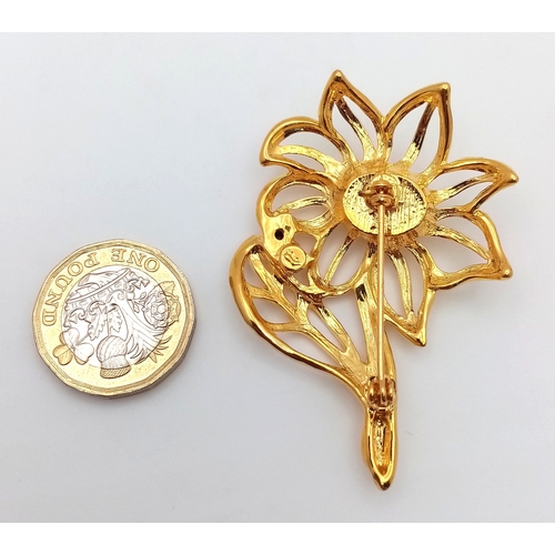 1065 - A stunning vintage gilded stone set and Faux Pearl floral brooch. Total length 7cm.