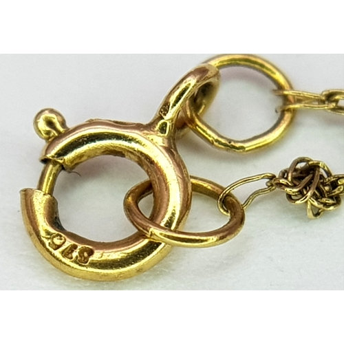 28 - Classic 9 CARAT GOLD FINE CHAIN NECKLACE. 0.45 Grams. 46 cm.