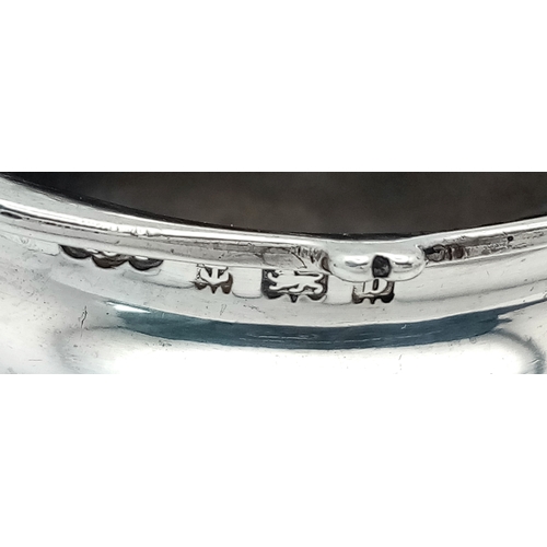 40 - A VICTORIAN (HALLMARKED 1901) SOLID SILVER SALT DISH WITHOUT LINER IN TRADITIONAL SALT SHAPE .      ... 