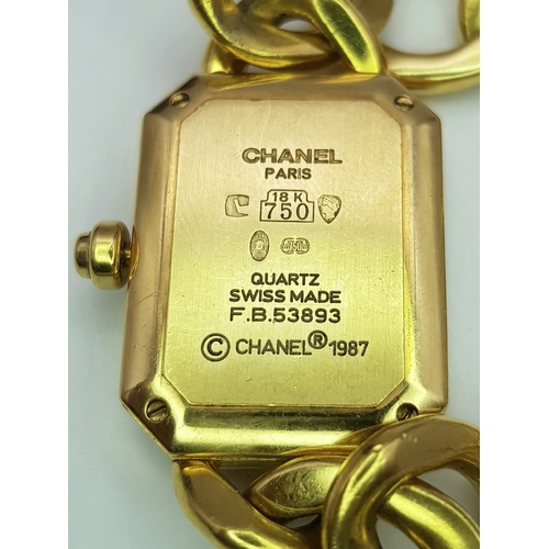 44 - A CHANEL 'PREMIERE' LADIES QUARTZ WATCH IN 18K GOLD WITH BLACK DIAL IN GOOD WORKING ORDER, TOTAL WEI... 
