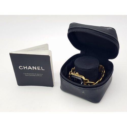 44 - A CHANEL 'PREMIERE' LADIES QUARTZ WATCH IN 18K GOLD WITH BLACK DIAL IN GOOD WORKING ORDER, TOTAL WEI... 