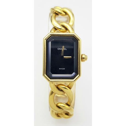 44 - A CHANEL 'PREMIERE' LADIES QUARTZ WATCH IN 18K GOLD WITH BLACK DIAL IN GOOD WORKING ORDER, TOTAL WEI... 