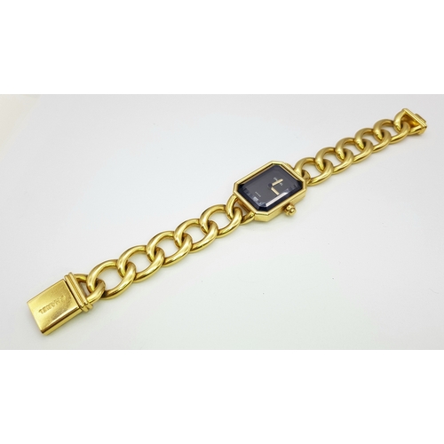 44 - A CHANEL 'PREMIERE' LADIES QUARTZ WATCH IN 18K GOLD WITH BLACK DIAL IN GOOD WORKING ORDER, TOTAL WEI... 
