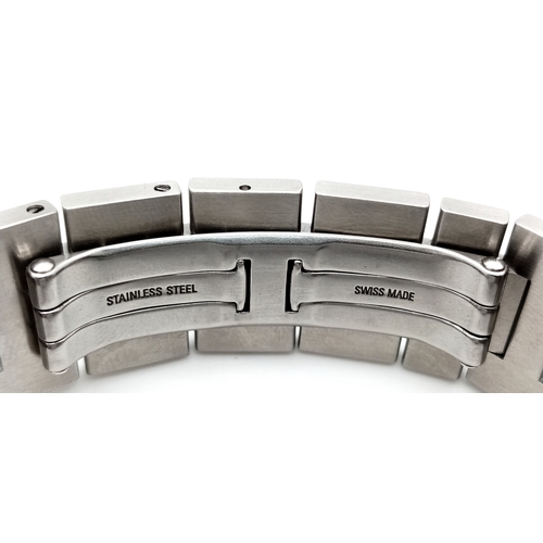 30 - A PASHA DE CARTIER DIAMOND AUTOMATIC LADIES WATCH. STAINLESS STEEL BRACELET AND CASE - 36MM. BLACK D... 