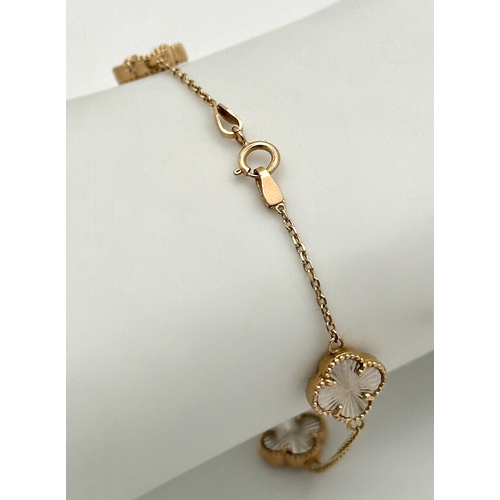 57 - AN 18K ROSE GOLD CLOVER BRACELET, WITH 18K WHITE GOLD CLOVER PARTS. TOTAL WEIGHT 5.4G. SC 1044