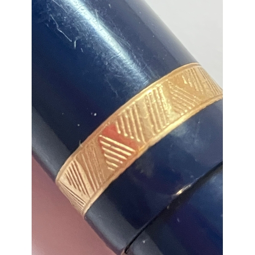 35 - Vintage PARKER ‘DUOFOLD’ FOUNTAIN PEN. 14 CARAT GOLD NIB. Finished in Blue. Pump Filling Mechanism. ... 