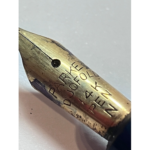 35 - Vintage PARKER ‘DUOFOLD’ FOUNTAIN PEN. 14 CARAT GOLD NIB. Finished in Blue. Pump Filling Mechanism. ... 